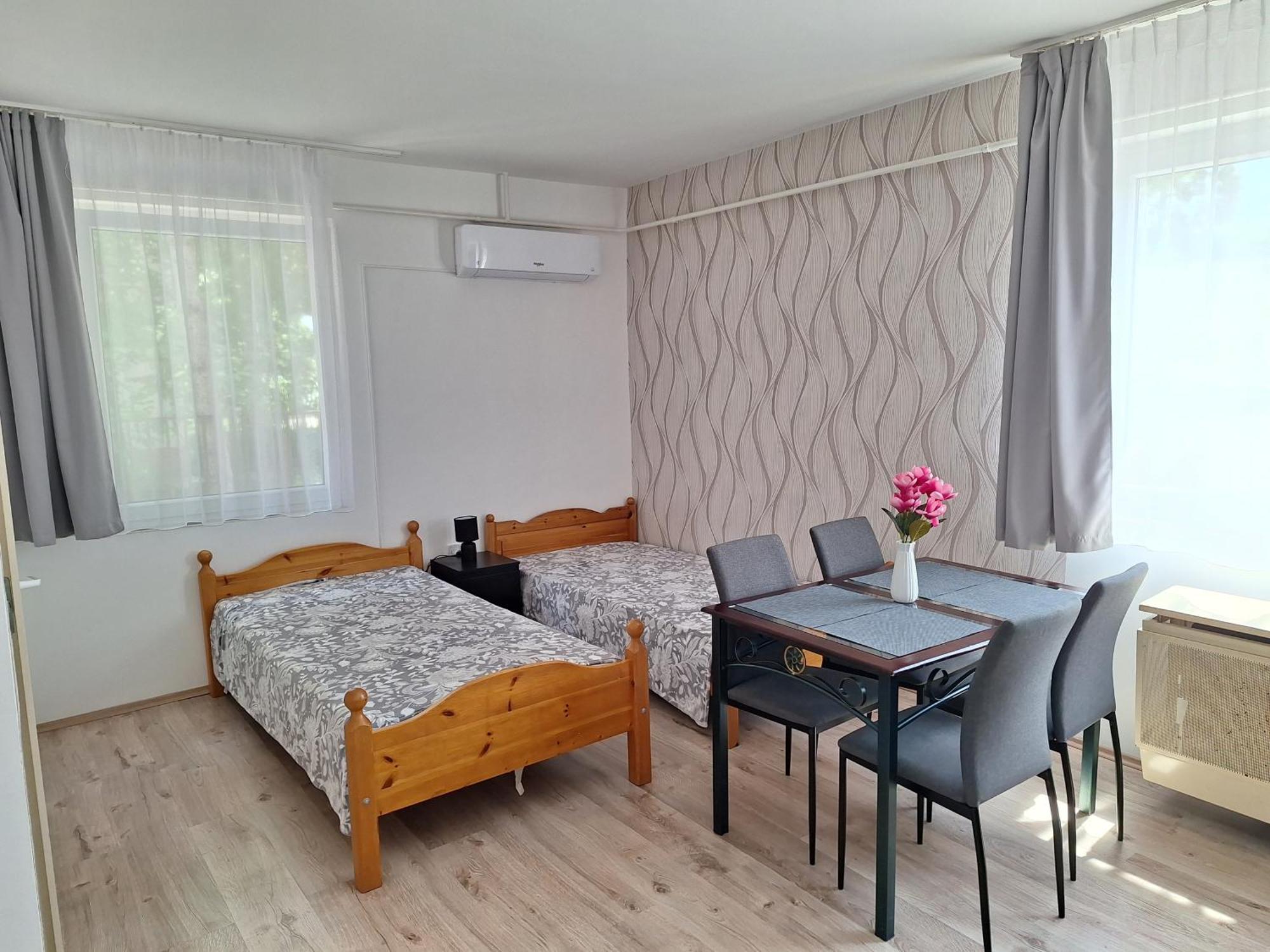 Nikolett Apartman Hajdúszoboszló Buitenkant foto
