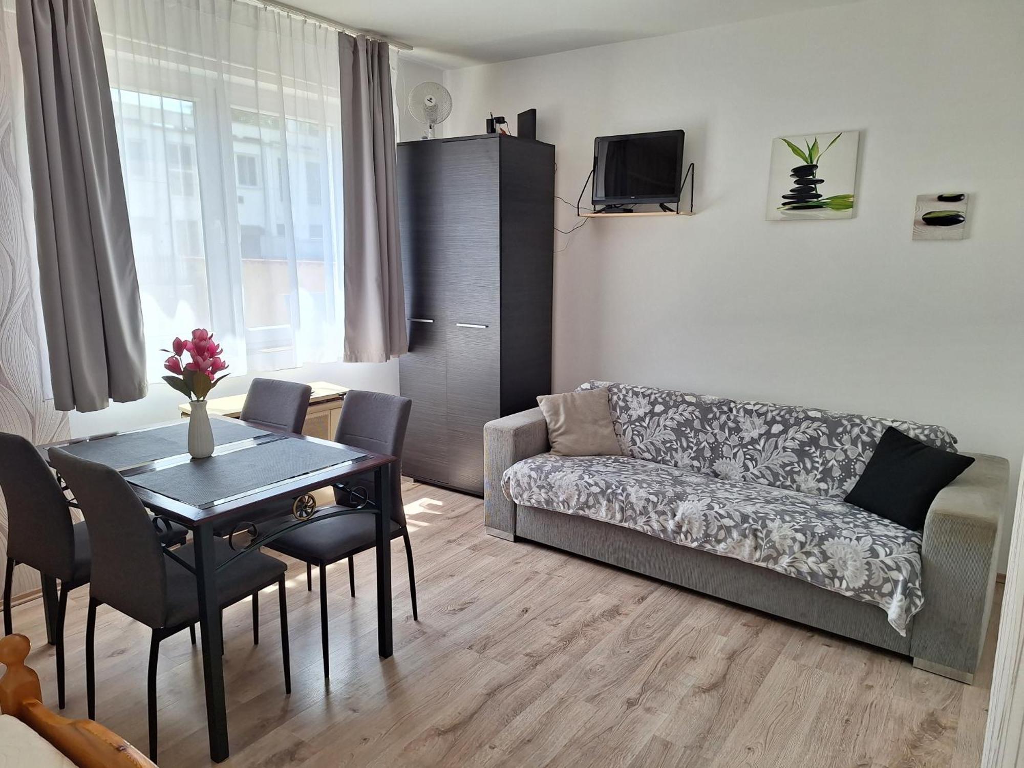 Nikolett Apartman Hajdúszoboszló Buitenkant foto