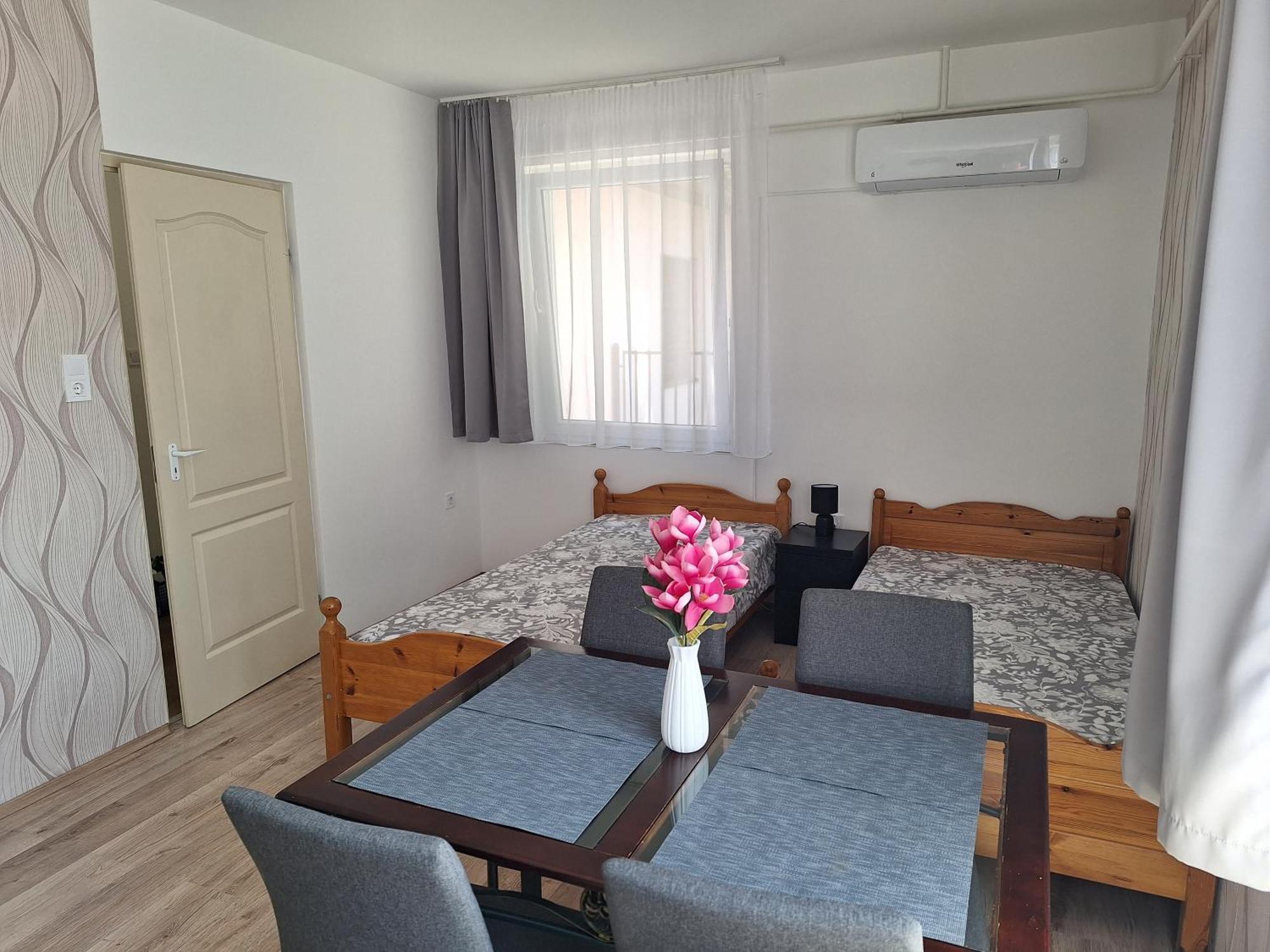 Nikolett Apartman Hajdúszoboszló Buitenkant foto