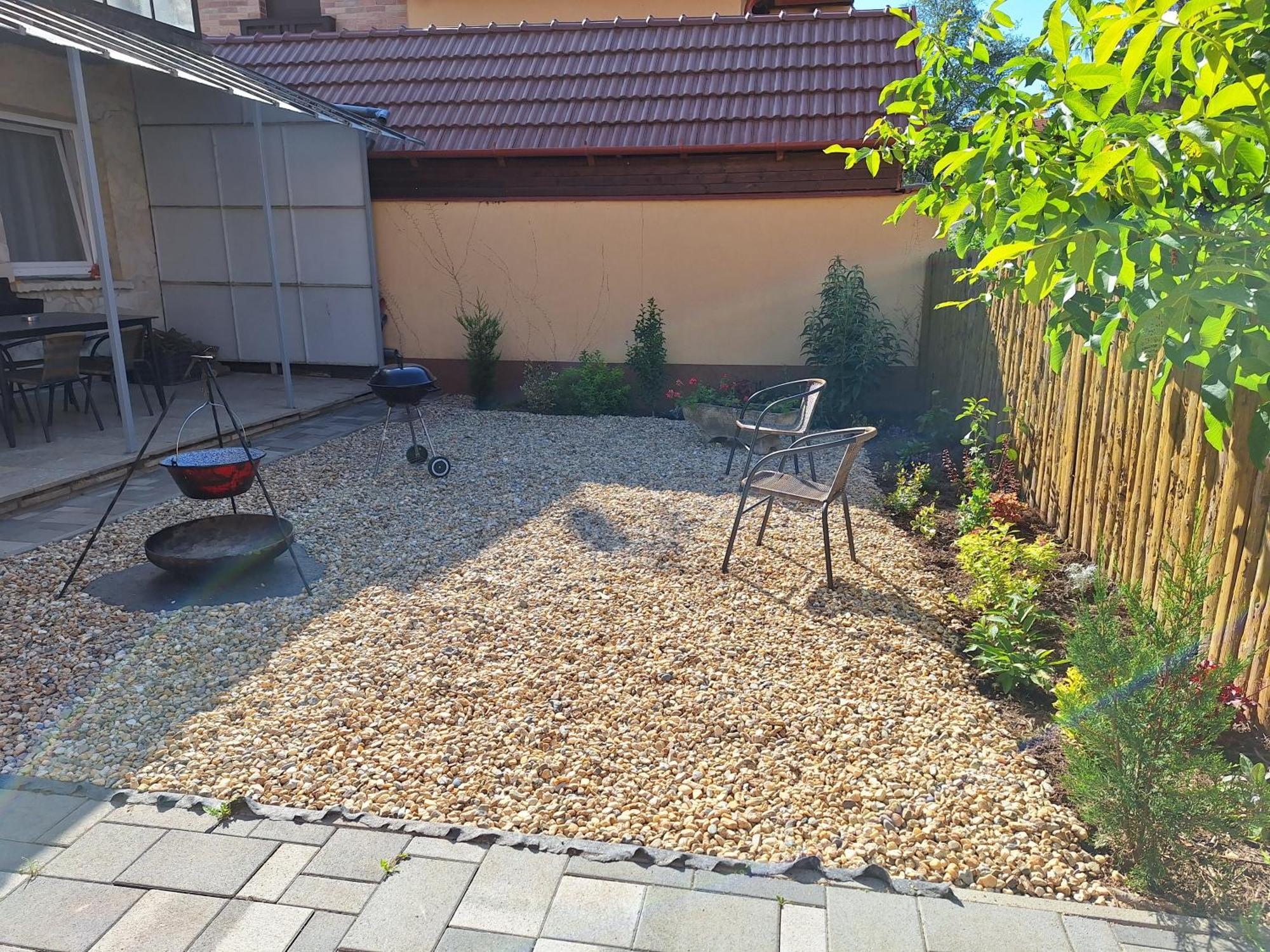 Nikolett Apartman Hajdúszoboszló Buitenkant foto